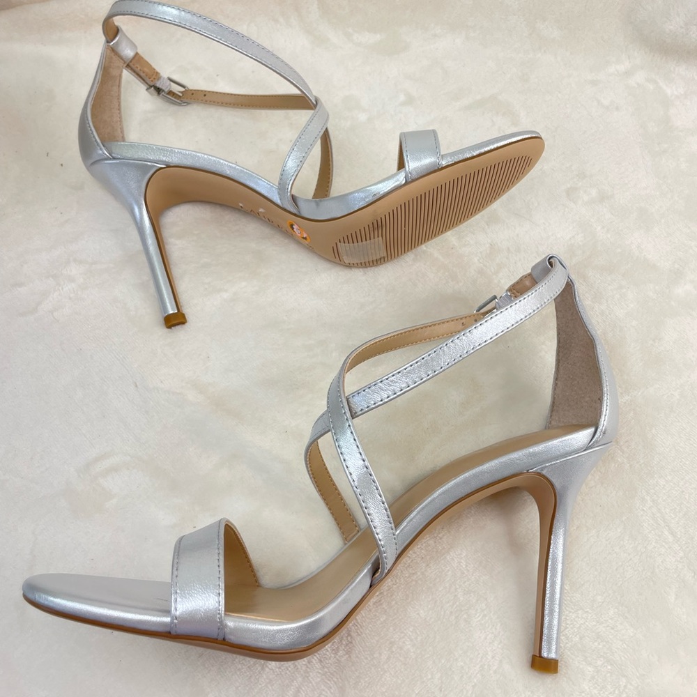 LAUREN RALPH LAUREN Women's Gabriele Dress
Silver Straps Sandals 8.5 B, G 107 - Picture 13 of 13